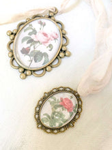 Load image into Gallery viewer, Vintage Pendant Set
