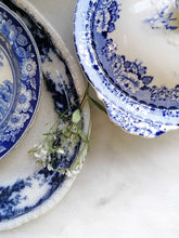 Load image into Gallery viewer, Antique Blue & White Oval platter