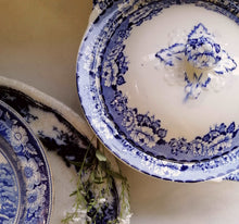 Load image into Gallery viewer, Blue & White Oval Tureen