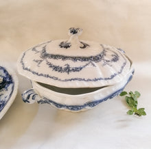 Load image into Gallery viewer, Blue and White Antique Lidded Turine